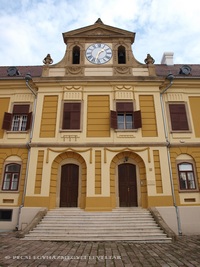 nyitvatartas